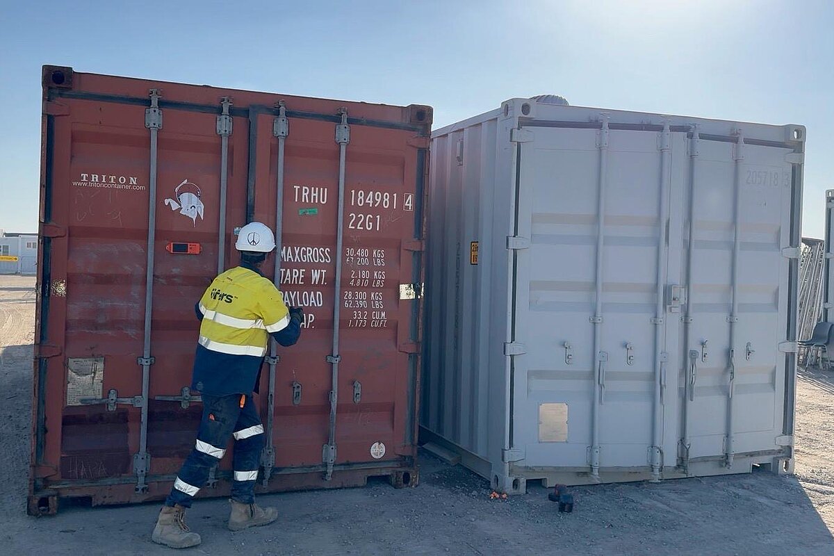 44 containers of Concretum® rapid-hardening cement embark on a journey ...
